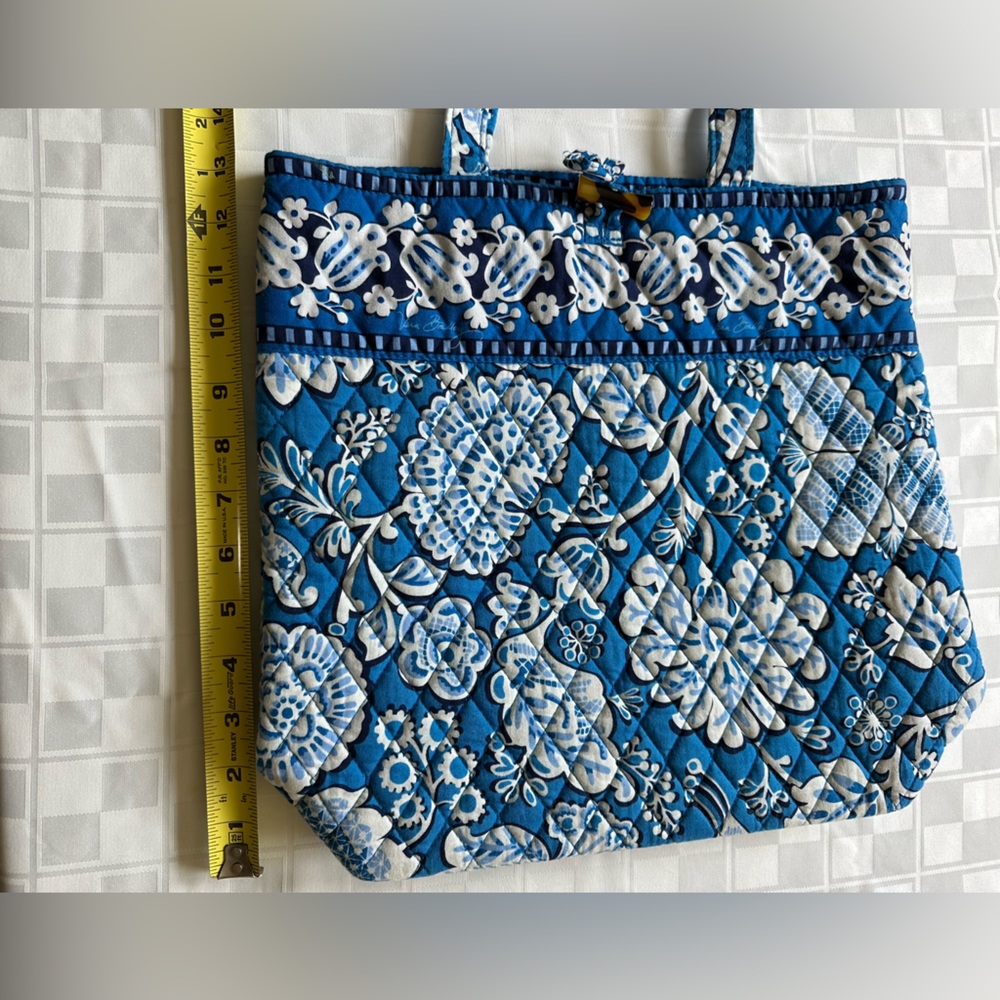 [SOLD] EUC Vera Bradley Blue Paisley Tote - Picture 6 of 7